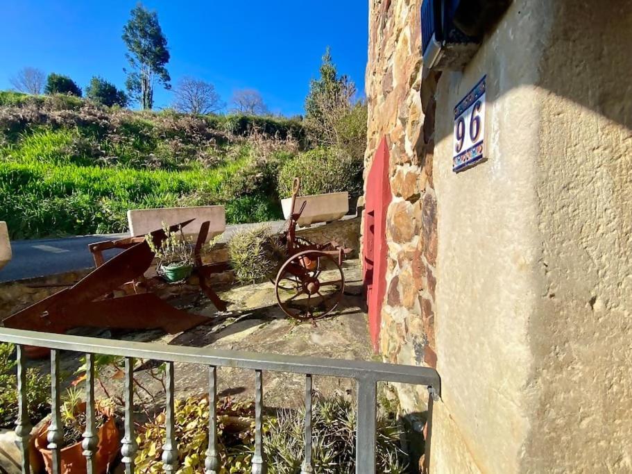 Casa En Aldea Frente A La Sierra De El Sueve * Colunga